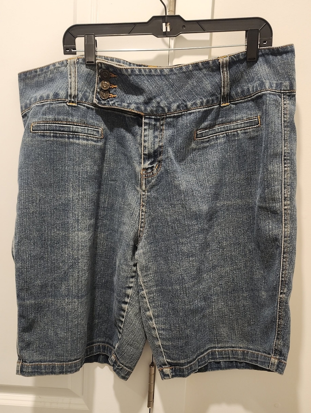 Vintage Goddess Denim Jeans Shorts in Faded Blue Denim